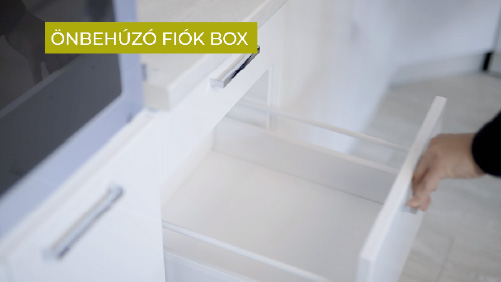 Szolnok West Bútor - Önbehúzó fiók box az Antónia konyhabútorban